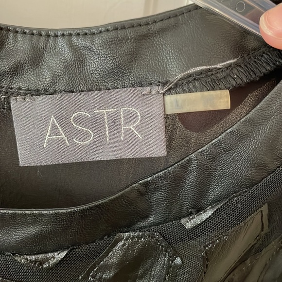 Black sheer top with pattern on front - Picture 2 of 4